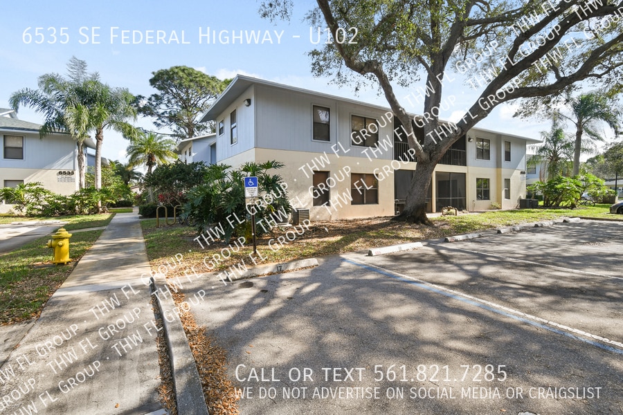 6535 SE Federal Hwy in Stuart, FL - Building Photo