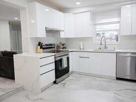 1649 NE 8th Ave in Fort Lauderdale, FL - Building Photo