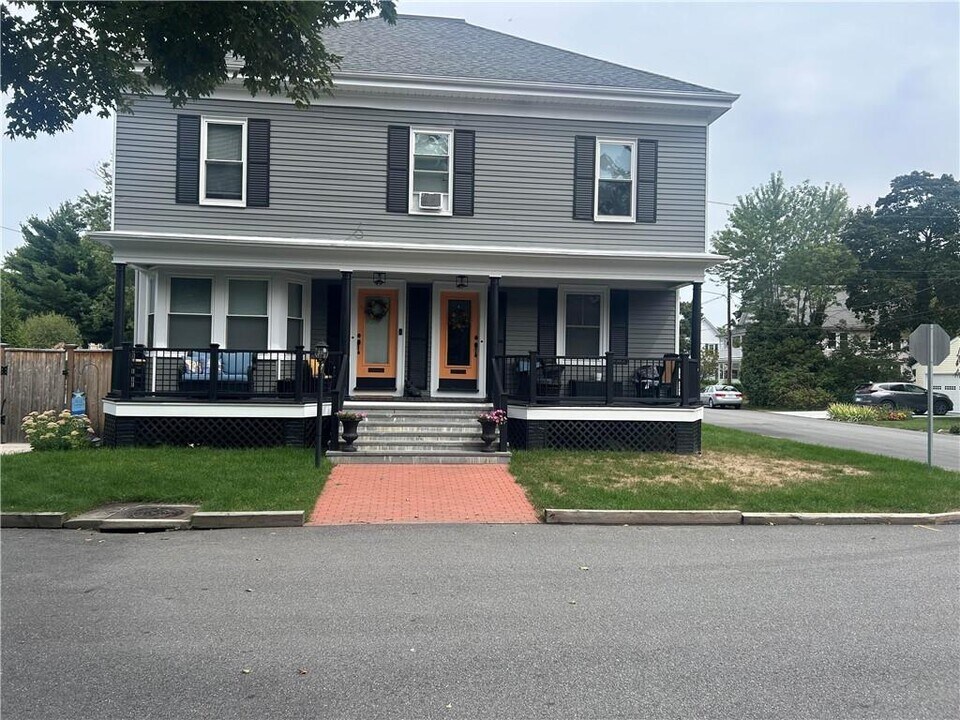 47 Horsford Ave in East Providence, RI - Building Photo