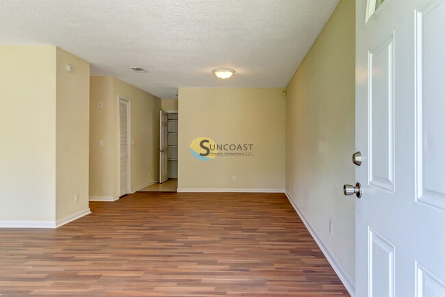 7438 Jade Dr N in Jacksonville, FL - Building Photo - Building Photo