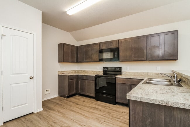 10434 Clearwater Wy in San Antonio, TX - Foto de edificio - Building Photo