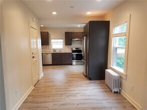 49 Merton Rd in Newport, RI - Foto de edificio - Building Photo