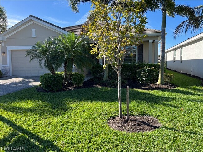4351 Bluegrass Dr in Ft. Myers, FL - Building Photo - Building Photo