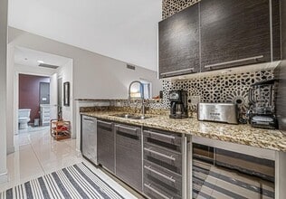 550 Okeechobee Blvd in West Palm Beach, FL - Building Photo - Building Photo