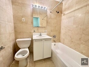 Fourth Avenue, Unit 4N in New York, NY - Foto de edificio - Building Photo