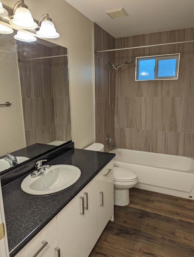 3462 Oxford St in Port Coquitlam, BC - Building Photo - Building Photo