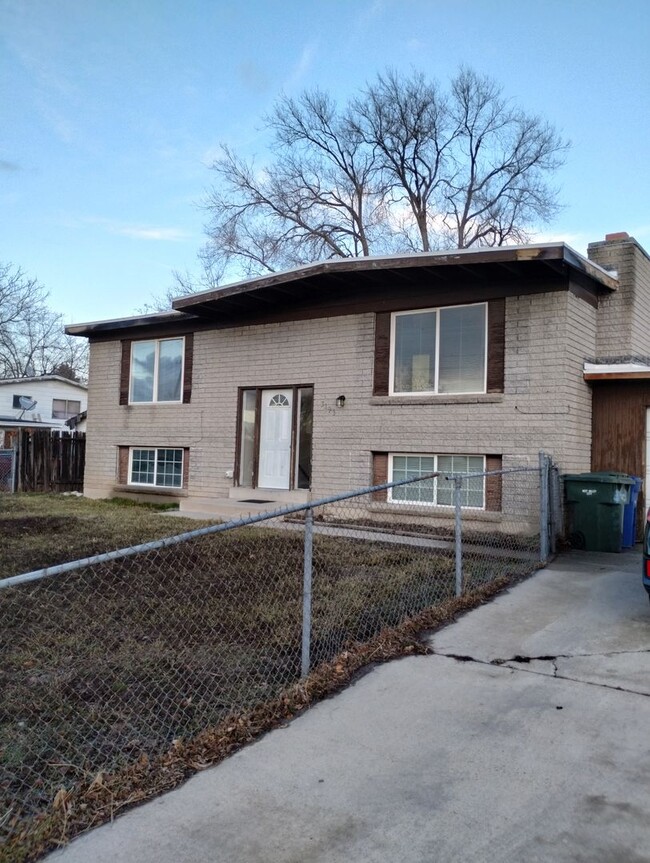 property at 3193 Meadowlark Dr