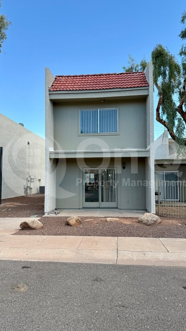 property at 2834 E Kathleen Rd
