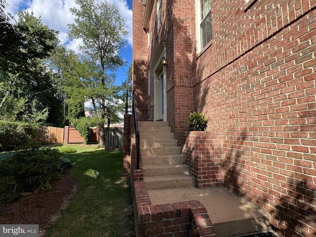 8156 Boss St in Vienna, VA - Building Photo - Building Photo