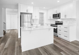 1380 Erker Cres NW in Edmonton, AB - Building Photo - Building Photo