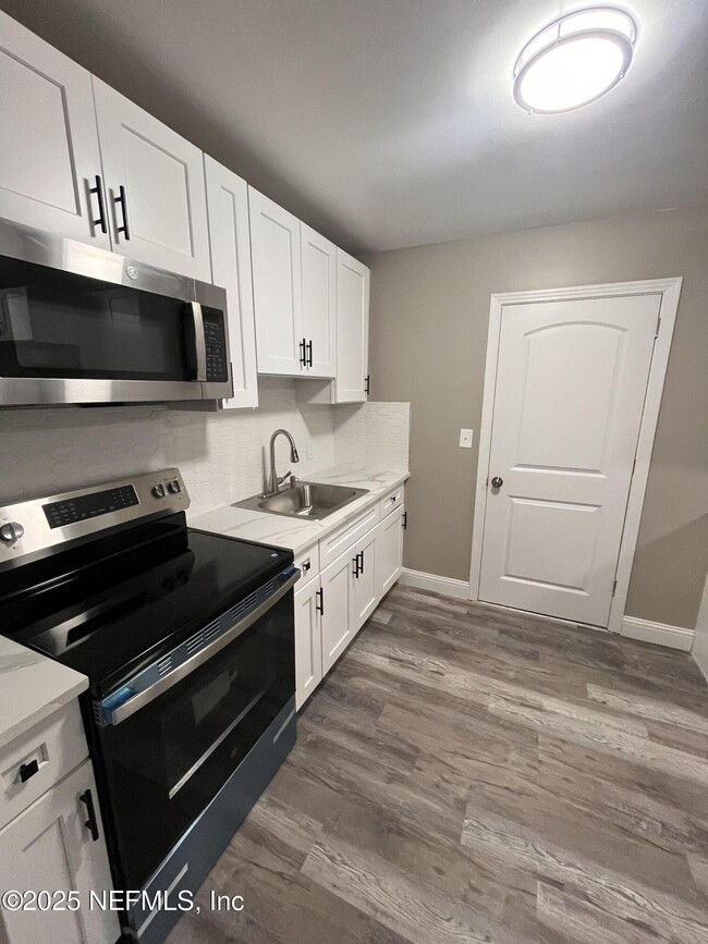 6946 W Virginia Ave in Jacksonville, FL - Building Photo - Building Photo