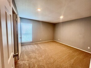 10047 Westpark Dr in Houston, TX - Building Photo - Building Photo