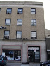 3520 Broadway in Long Island City, NY - Building Photo - Building Photo