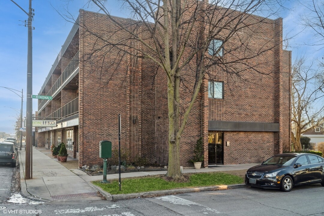 4901 W Winona St in Chicago, IL - Building Photo