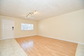 4113 Edison St in Houston, TX - Foto de edificio - Building Photo