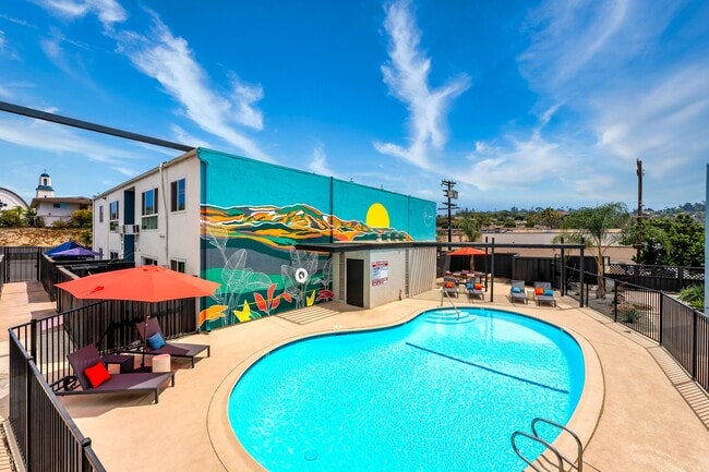 The Sophia at Mt. Helix in Spring Valley, CA - Foto de edificio - Building Photo