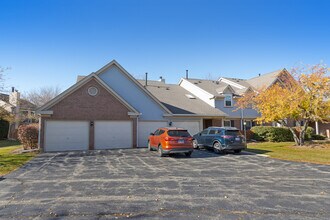 204 Dublin Ln in Schaumburg, IL - Building Photo - Building Photo