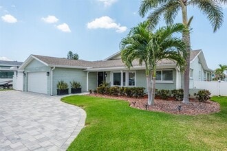 11400 8th St E in Treasure Island, FL - Building Photo - Building Photo