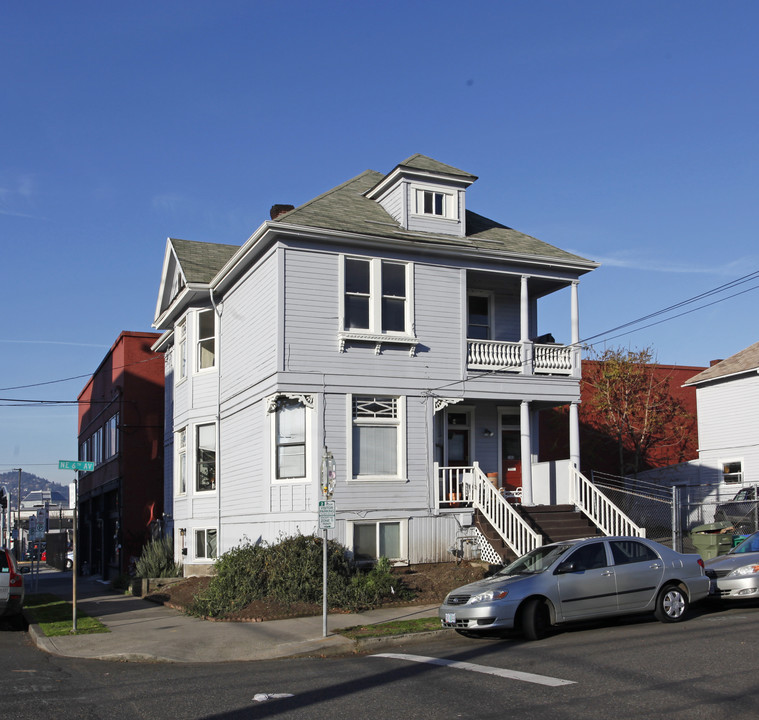 201-217 NE 6th Ave in Portland, OR - Foto de edificio