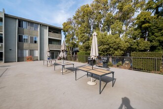 Leyden Apartments in Inglewood, CA - Building Photo - Building Photo