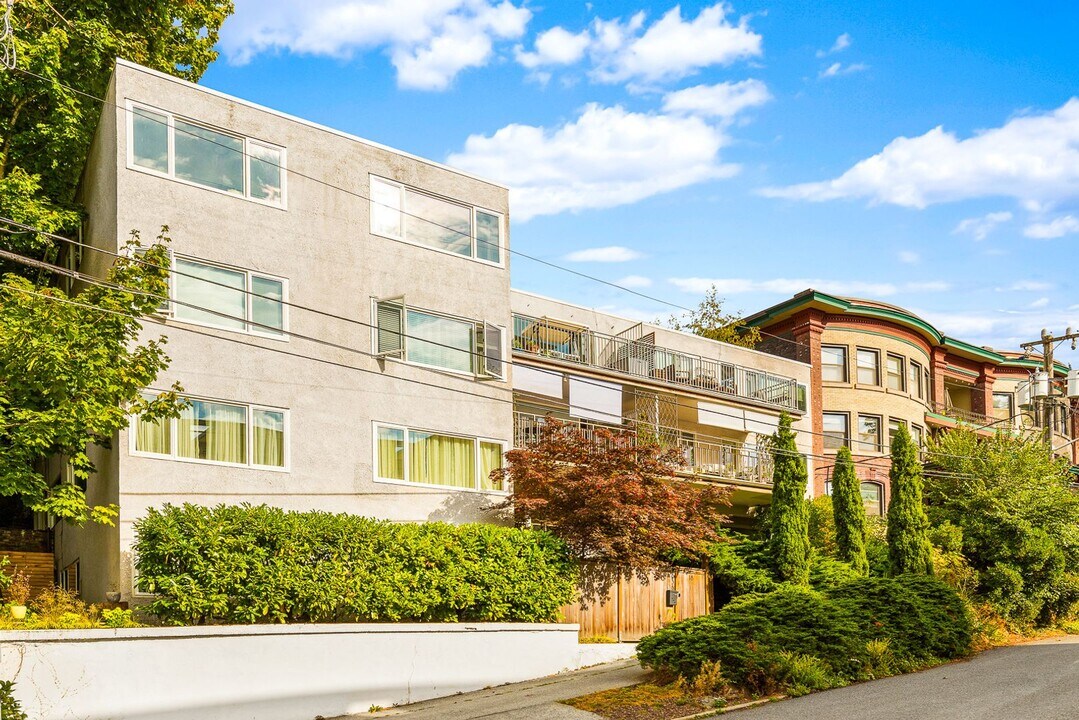 632 13th Ave E in Seattle, WA - Building Photo