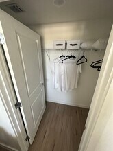 670 W 77th St in Hialeah, FL - Foto de edificio - Building Photo