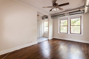 1255 W Henderson St, Unit 3 in Chicago, IL - Building Photo