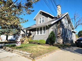 6743 12th Ave in Kenosha, WI - Building Photo