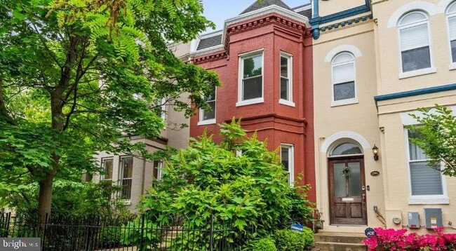 property at 1393 F St NE