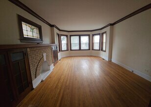 5525 W Dakin St, Unit 1 in Chicago, IL - Building Photo - Building Photo