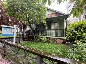2123 NW Hoyt St in Portland, OR - Building Photo - Building Photo