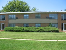 241-245 W Terra Cotta Ave in Crystal Lake, IL - Foto de edificio - Building Photo