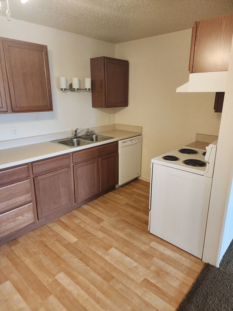 Woodlawn Park Apartments Wichita, KS Apartments