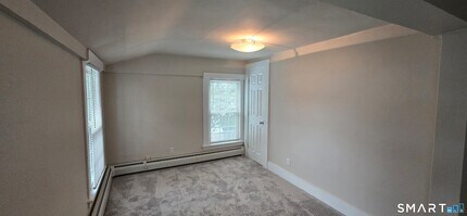 154 Washington St, Unit 11 in Norwich, CT - Building Photo - Building Photo