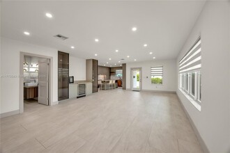 2650 SW 65th Ave in Miami, FL - Building Photo - Building Photo
