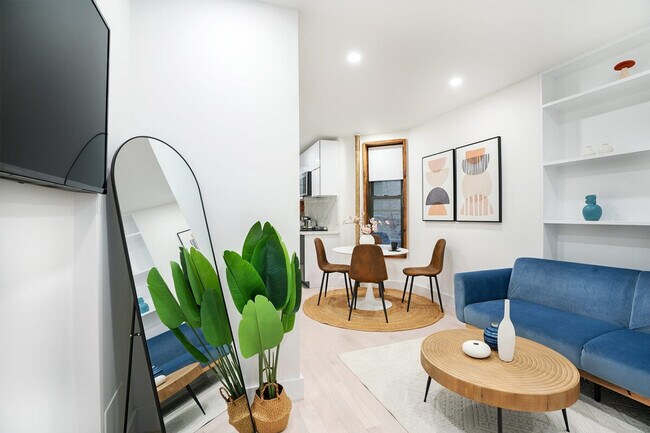 515 W 48th St in New York, NY - Building Photo - Building Photo