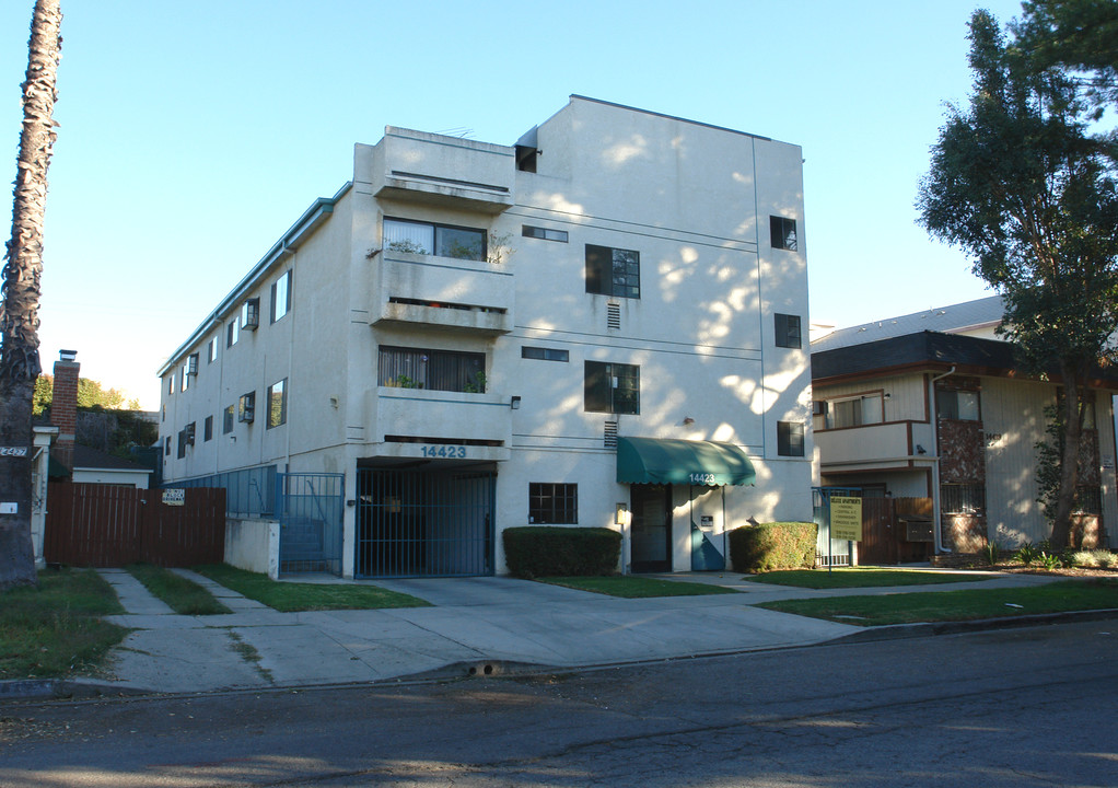 14423 Tiara St in Van Nuys, CA - Building Photo