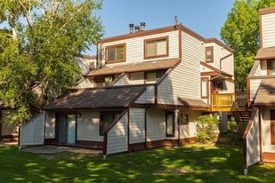 Queen's Park Townhomes in Calgary, AB - Building Photo