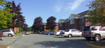 100 N Carl Annon Ct in Foxboro, MA - Building Photo - Building Photo