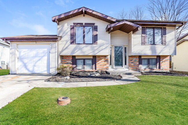 property at 1253 Advance Dr