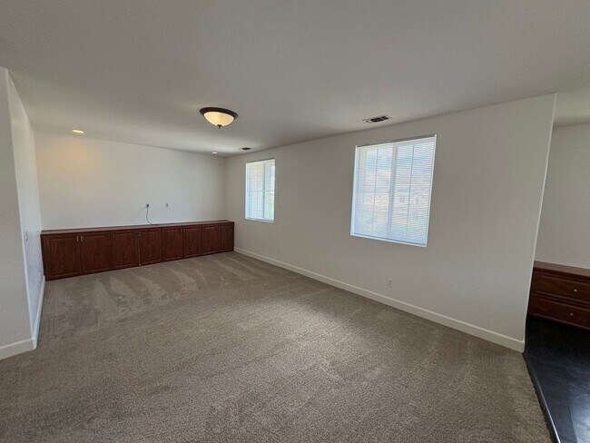 3047 W Harold Ct in Visalia, CA - Building Photo - Building Photo