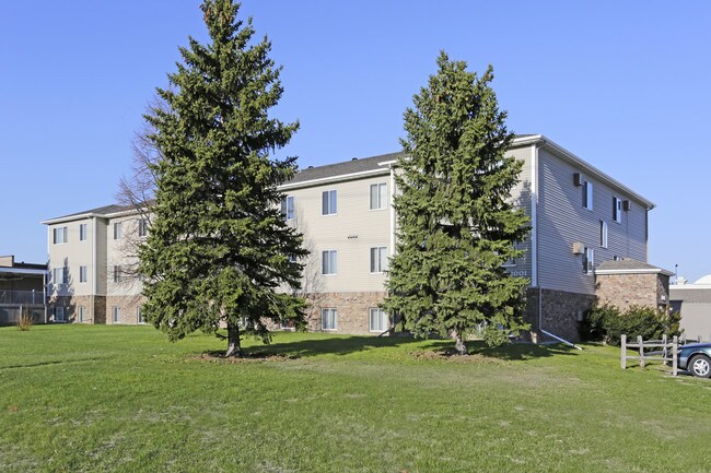 Cimarron Apartments in Fargo, ND - Foto de edificio - Building Photo