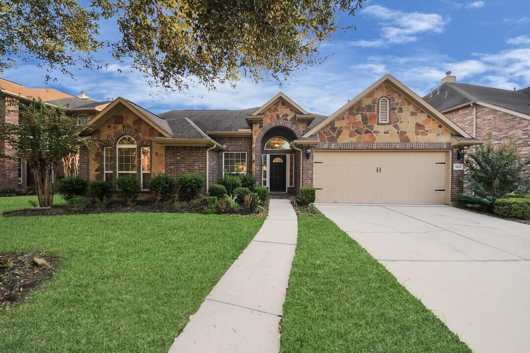 5623 Maverick Bend Lane in Missouri City, TX - Building Photo