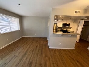 12123 W Bell Rd in Surprise, AZ - Foto de edificio - Building Photo