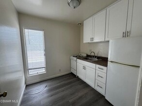 13507 Victory Blvd in Los Angeles, CA - Building Photo - Building Photo