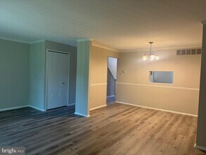 9728 Summer Park Ct in Columbia, MD - Foto de edificio - Building Photo