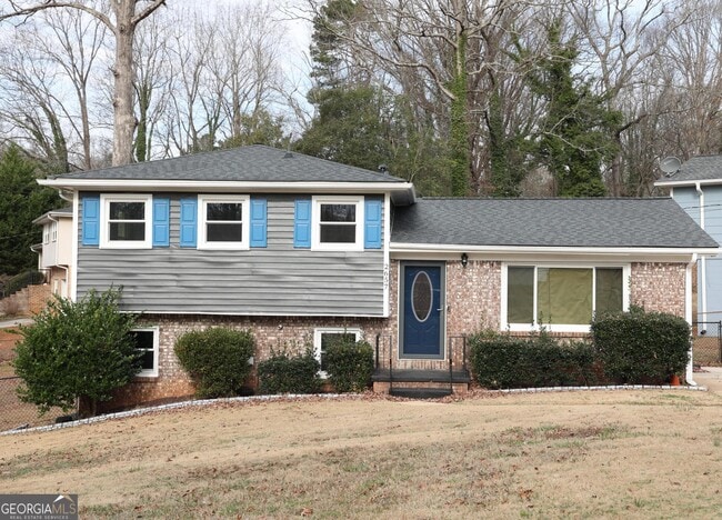 property at 2657 Crestdale Cir SE