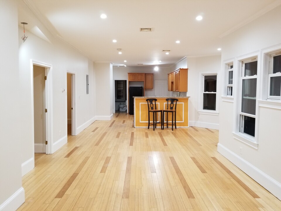 9 Landor Rd, Unit 3 in Boston, MA - Building Photo