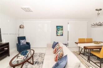 17145 N Bay Rd in Sunny Isles Beach, FL - Foto de edificio - Building Photo