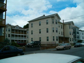 260 Dulude Ave in Woonsocket, RI - Foto de edificio